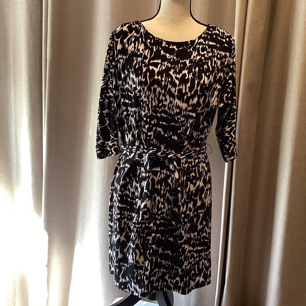 Ann Taylor Black and White print, three quarter sleeve dress, size Medium.